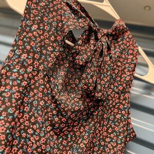 Floral Sleeveless Blouse with Bow Tie